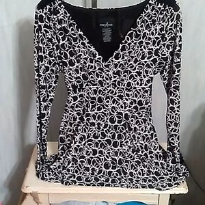 Positive Attitude Petite/Small Blavk & White Circle Print Long Sleeves